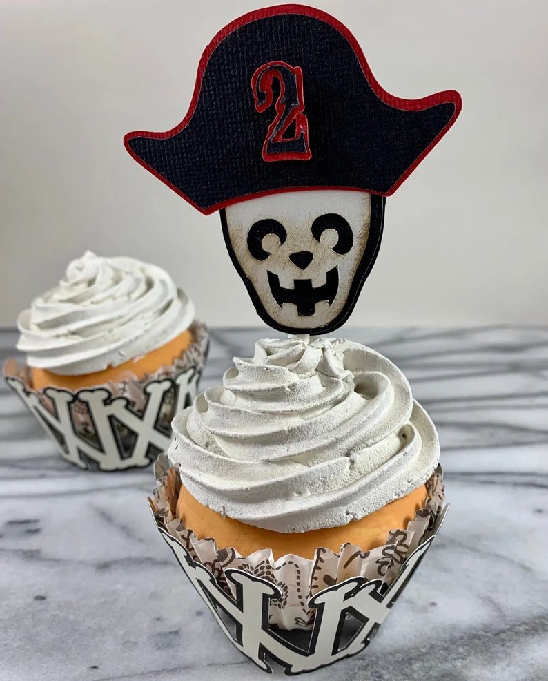 Check this out from Angelica at @Athyme2beecomfo and her shop on #Etsy

Pirate Bones Cupcake Wrappers and Toppers, set of 12
etsy.com/listing/124759…

#partysupplies #starseller #etsyshop #handmade #papercraft