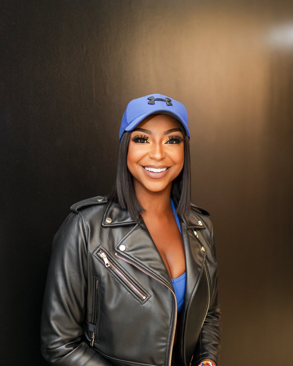 You'll rediscover your light.
You'll grab your power back.
Wake up today and know that you don't have what it takes to sit back and be " average." Do not underestimate yourself.

Begin your week with an "I get to" mentality instead of a "I have to" thought process... I GET to go