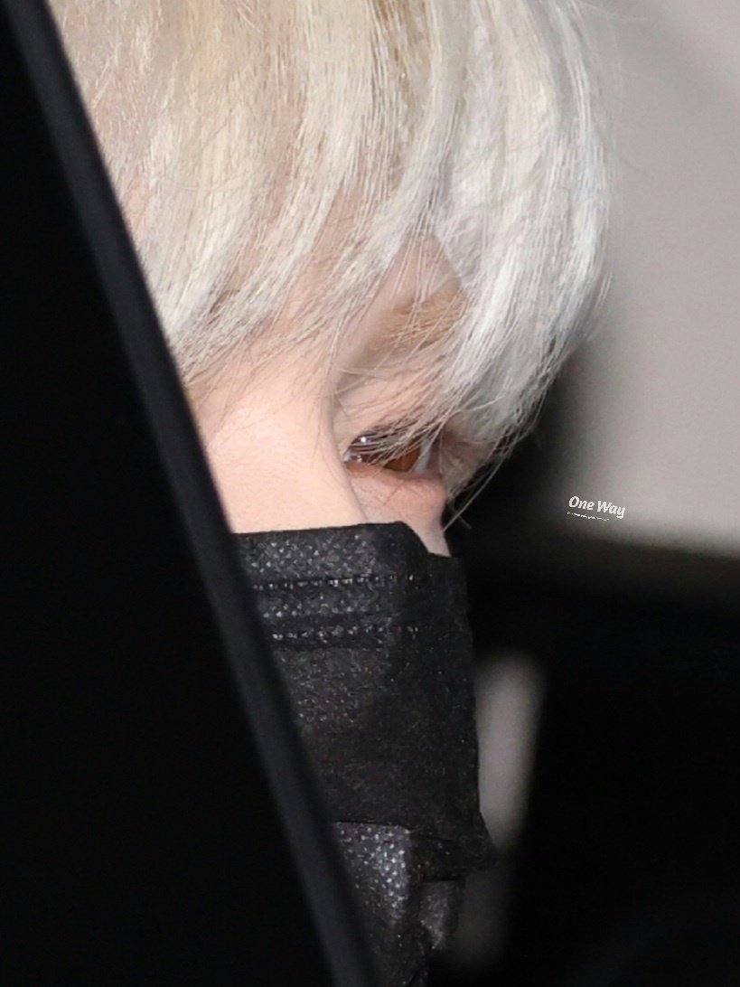 geonbaeee's tweet photo. yeosang's stunning, slightly lighter brown eyes, a thread:

#yeosang #여상 https://t.co/wvCkTfsyeS