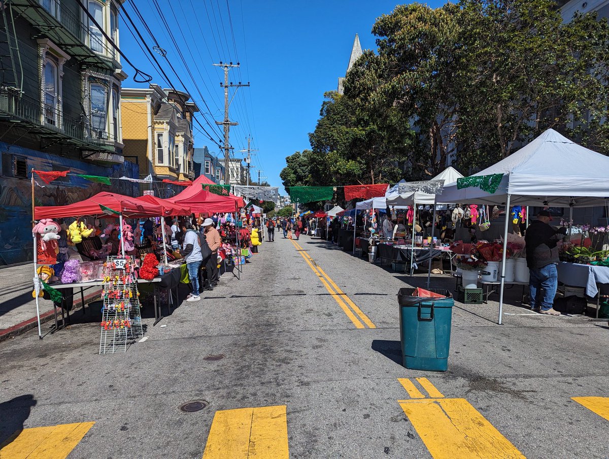 Calle 24 hosted a pop-up market for legal vendors today on 23rd St between Mission and Capp. Seemed to be decent foot traffic for the vendors.