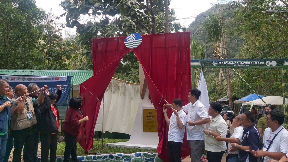 ATM: DENR Secretary Antonia Loyzaga leads the unveiling of the Pasonanca Natural Park as an ASEAN Heritage Park. She is joined by Mayor John Dalipe, Cong. Manuel Dalipe, and other officials. 

#EnvironmentForLife #DENRInAction #DENRNews