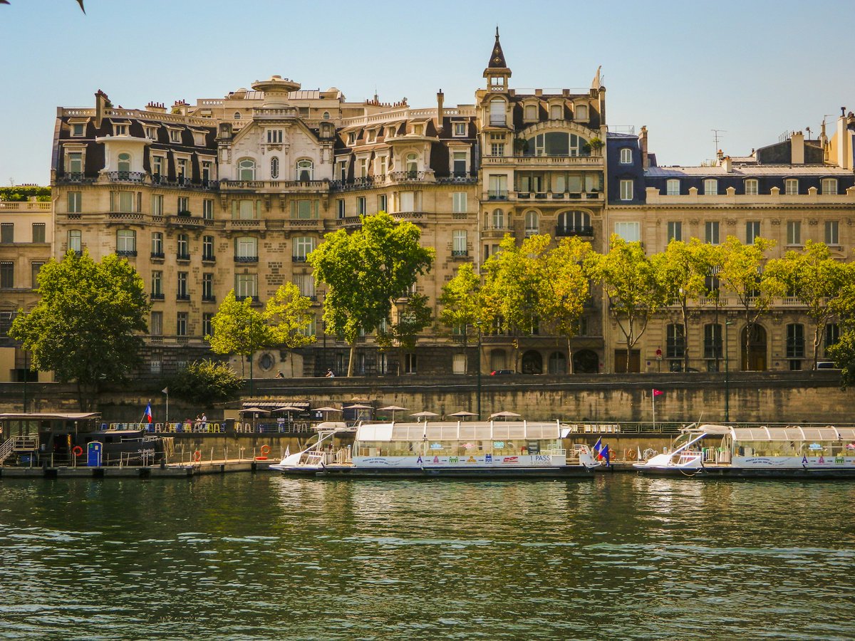 #Paris Unveiled. The Ultimate Guide To Exploring The City Of Light: #SeineRiver Cruise

#ParisTSTheErasTour #ParisTheErasTour #TaylorSwiftErasTourParis #Paris2024 #ExploreFrance @Paris

goswifties.com/2024/05/12/par… via @goswiftiescom