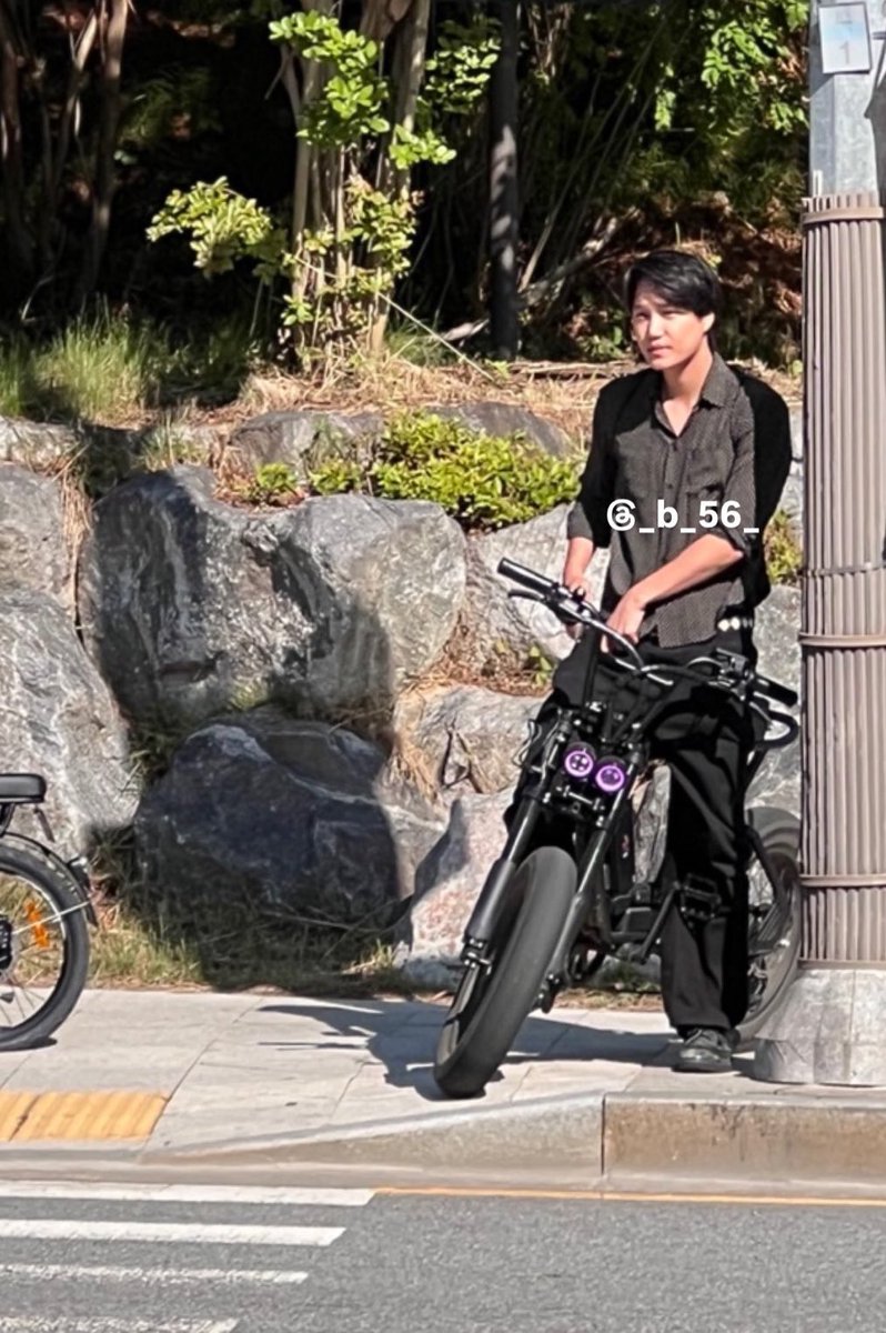 jongin's ebike is starting to look more and more like a motorbike