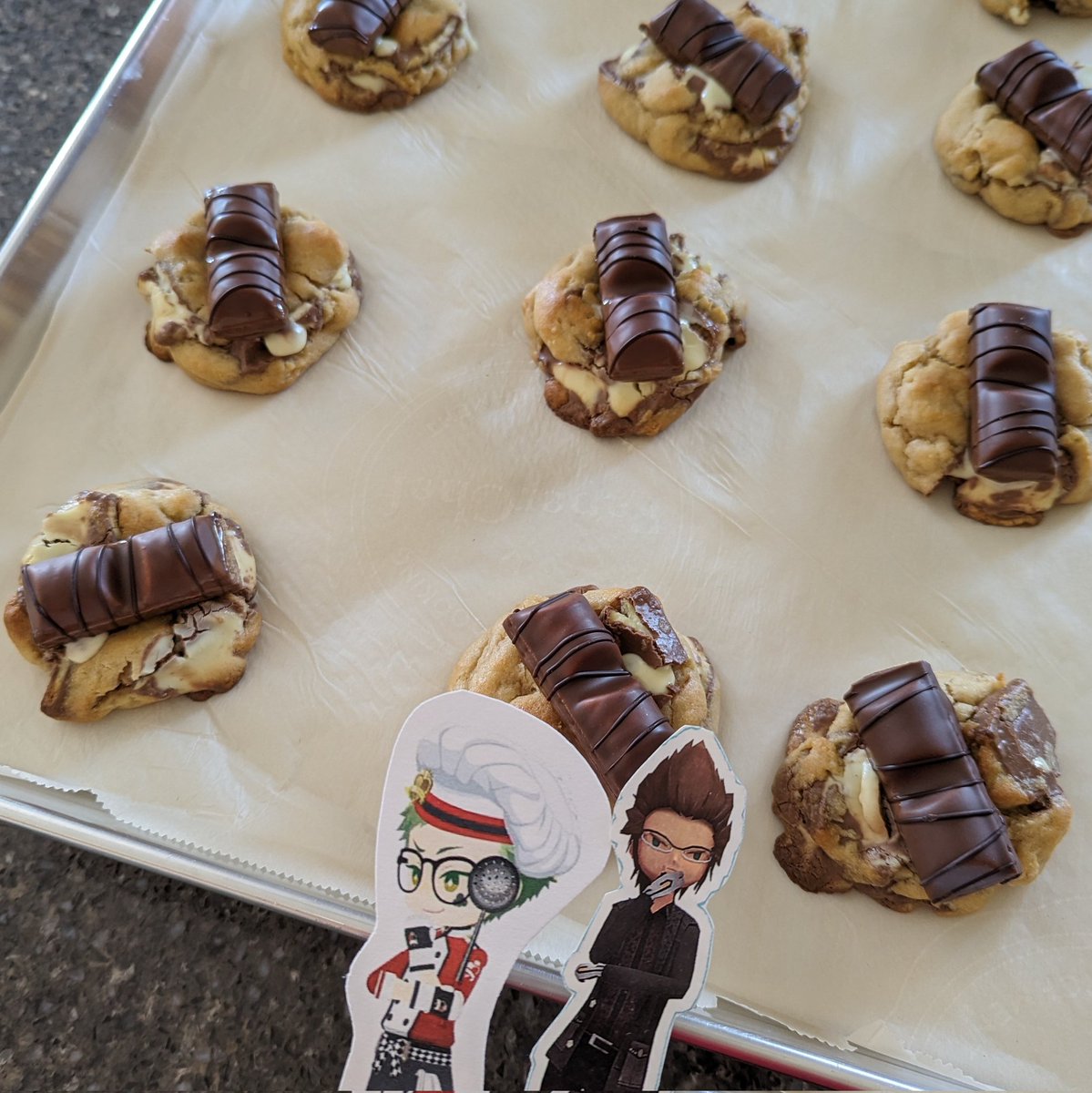 FinalKingdomXV's tweet photo. Tried Jane's Patisserie's Kinder Bueno Cookies. They're tasty.
#nofilter #BakingAssistantPocketIgnis #BakingAssistantTreyClover  #KinderChocolate #KinderBueno #cookies https://t.co/yTEwPP8P7i