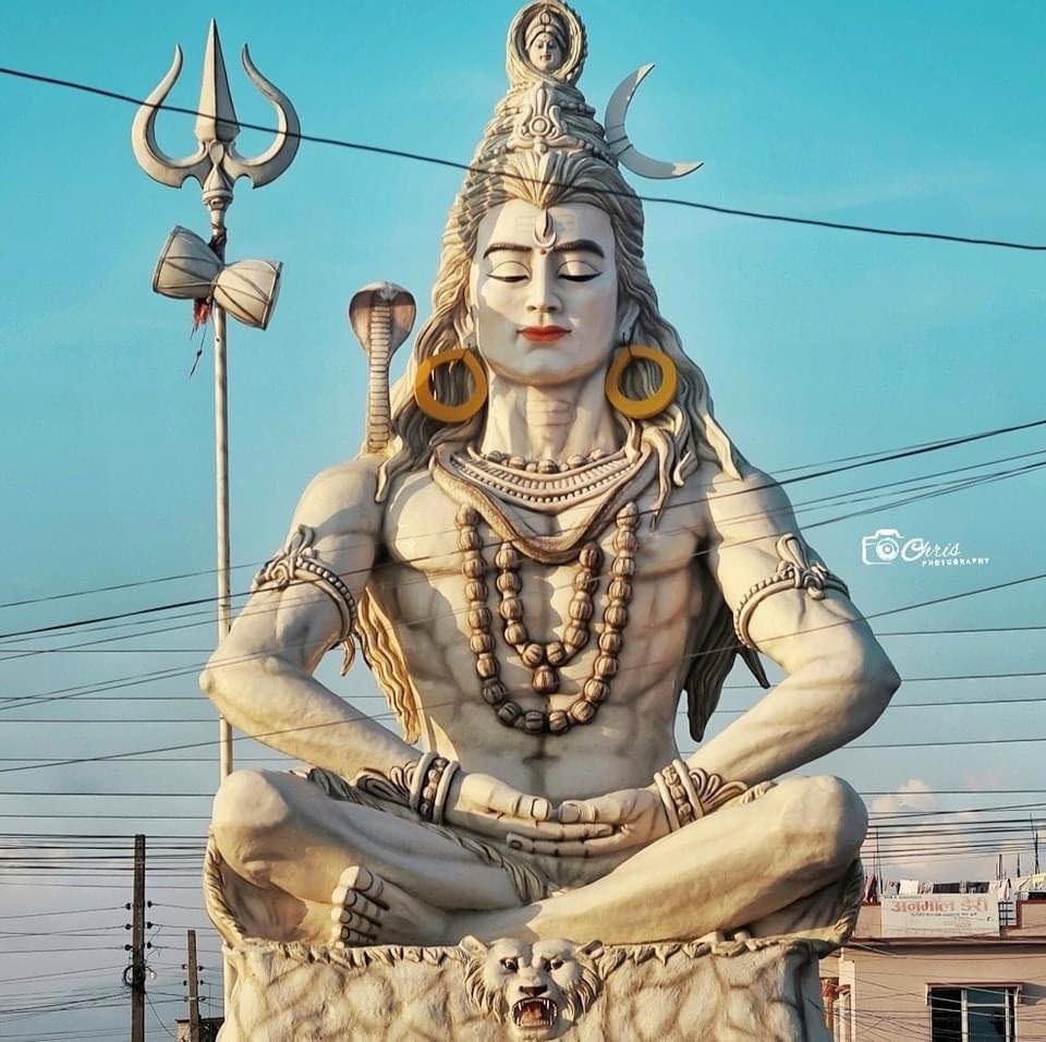 Monday Morning & Statue of Lord Shiva at Birtamode, Jhapa. ❤️🙏

Pic. Chris Kafle
