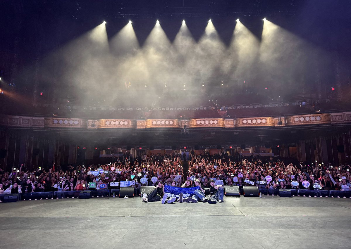 CIX_Official's tweet photo. Happy to meet FIX again , here in New York! 
We're had our first concert of North America Tour in New York.
Getting a lot of energy from the start. Thank you🩵

#CIX #씨아이엑스 #BX #승훈 #배진영 #용희 #현석 #CIX3rdCONCERT #0_or_1 #0_or_1_inNORTHAMERICA #0_or_1_NEWYORK #CIXinNEWYORK