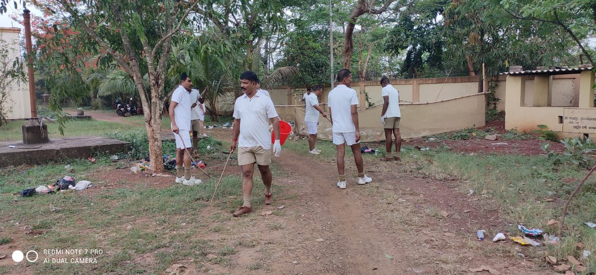 Under the aegis of 'Misson Lifestyle for Environment' Himveers of SHQ(BBSR), Khordha (Odisha) organized a cleanliness drive in nearby village Tartua, Khordha. #Merilife #Himveer