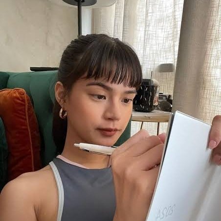 anya tweet media