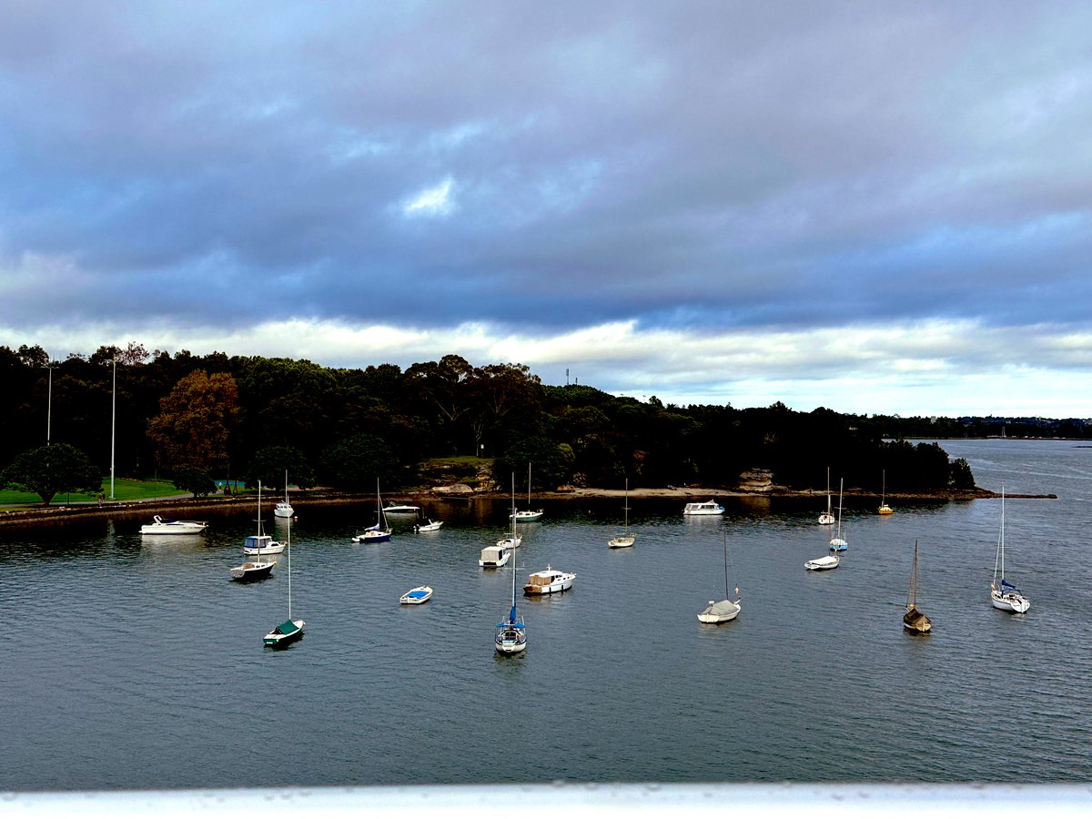 subbie's tweet photo. Hardest part of this run was leaving the apartment. Back in Sydney, equilibrium thrown, recalibrating. Once I got past my standard 5km, figured 6km was my new default, so I'd better go further than that. Made it to 9km &amp; could have kept #running but had appointment, damn #bayrun https://t.co/XQXZx9ao5B