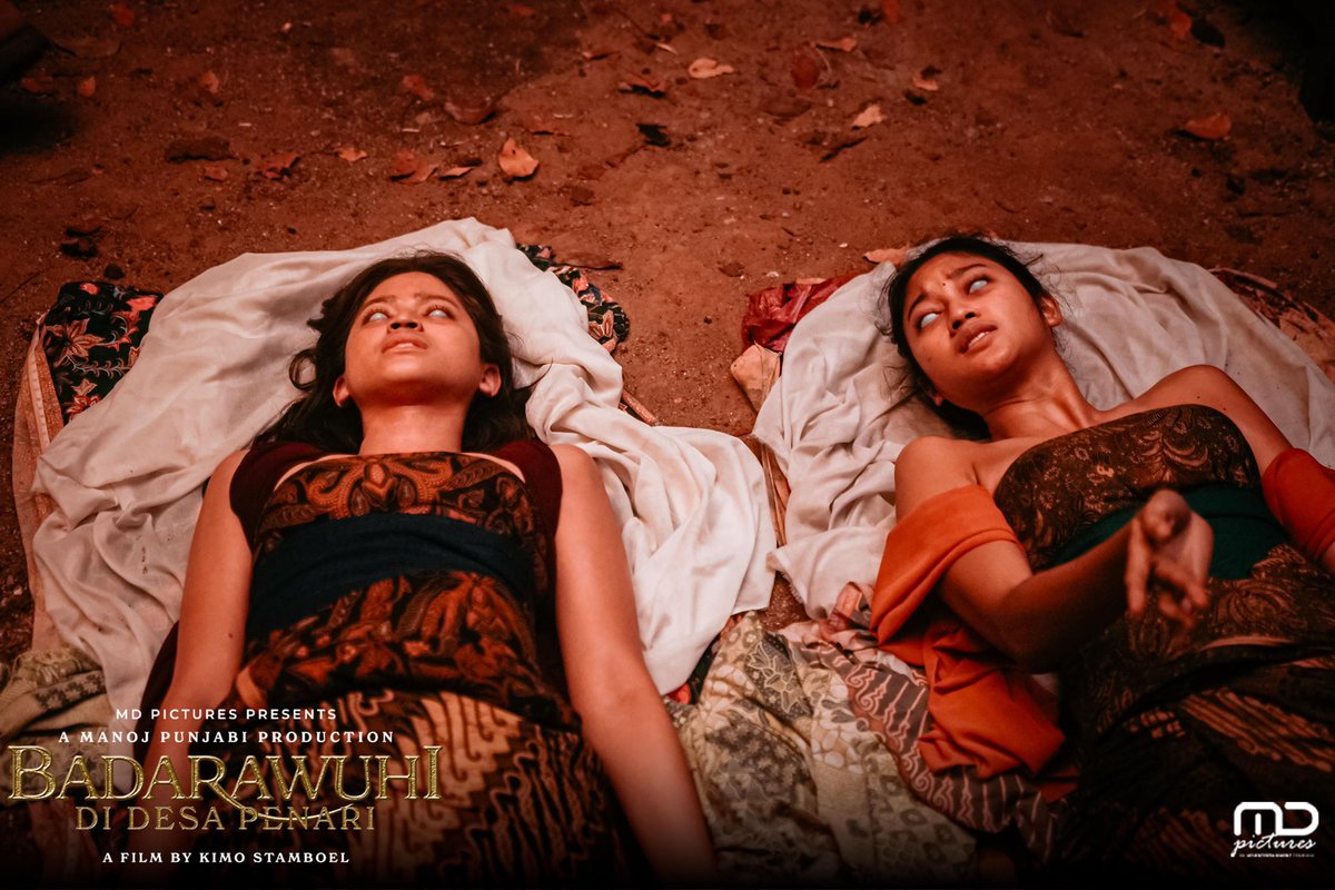 KKNMovie's tweet photo. Kamu sudah mengantar Mila dan Ratih ke angkara murka?

Mereka masih menunggumu di bioskop!

#Badarawuhi  
#BadarawuhiDiDesaPenari
#MDEntertainment 
#MDPictures https://t.co/qhxSyIUy1r