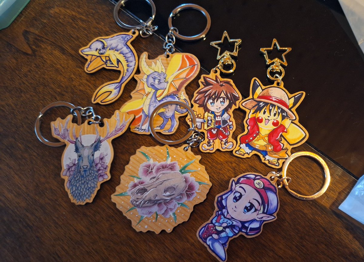 marissabrice's tweet photo. Wood keychains 

New keychains !! 🎉😃

Coming soon in an online store,
they we'll be in markets, 
these are the only kind ones for now,
the wood style I really like to do, 
I do like painting some wood🖌🪵
It matches the theme 😀 🥰
#keychains #woodkeychains
#sellingkeychains https://t.co/BBbbR9S0y2