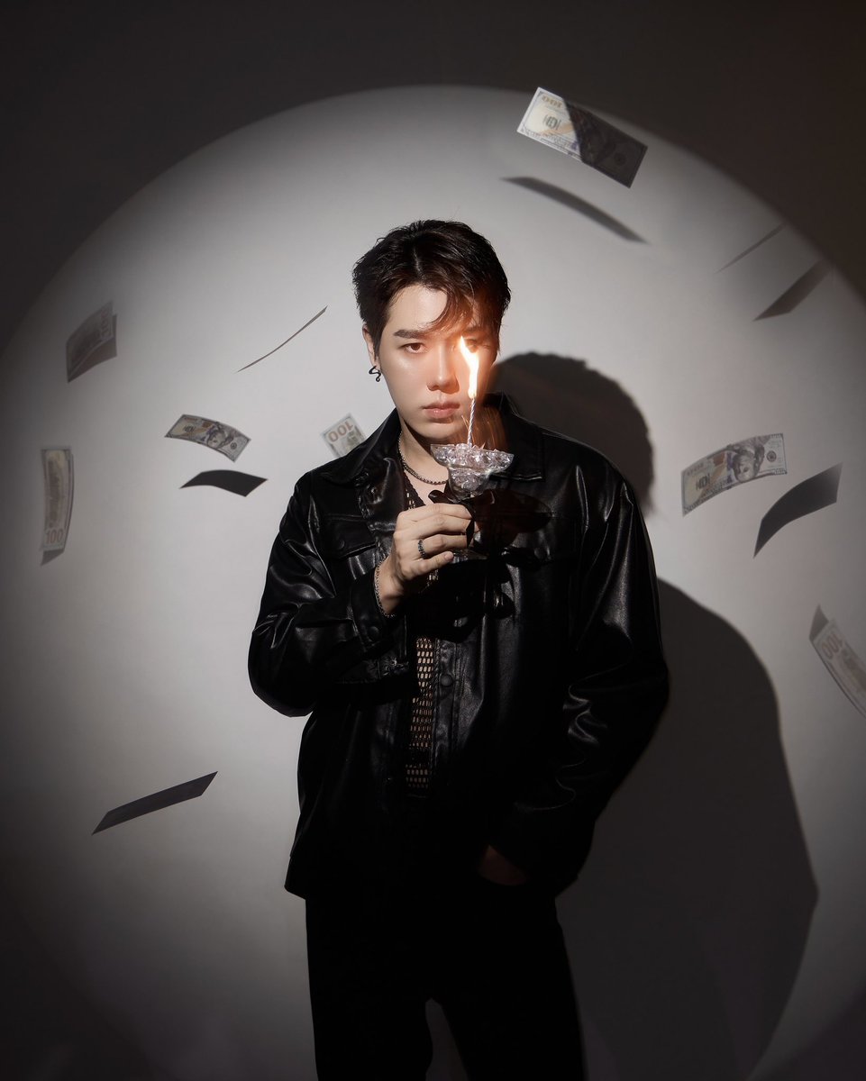 Petchpigz's tweet photo. Officially 30 years old 🖤 ปีนี้มีอะไรเปลี่ยนแปลงไปเยอะมาก ขอให้ปีนี้เป็นการเริ่มต้นเลข 3 ที่ดี ไม่เคยคิดว่าตัวเองแก่ แต่มันคือประสบการณ์ที่ได้ฝึกฝนตัวเองเพิ่มขึ้นในทุกๆ ปี 🤍🎂 #Petchpigz https://t.co/OmdDlcPrKH