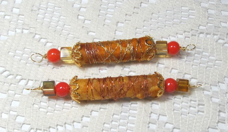 Check this out from Shannon at  @paperbeadboutiq and her shop on #Etsy

Handmade Golden Boho Paper Beads
etsy.com/listing/164809…

#beads #starseller #etsyshop#handmade #papercraft #supplies #handcoloredpaperbeads #handmadebeads #jewelrymakingbeads #craftingbeads