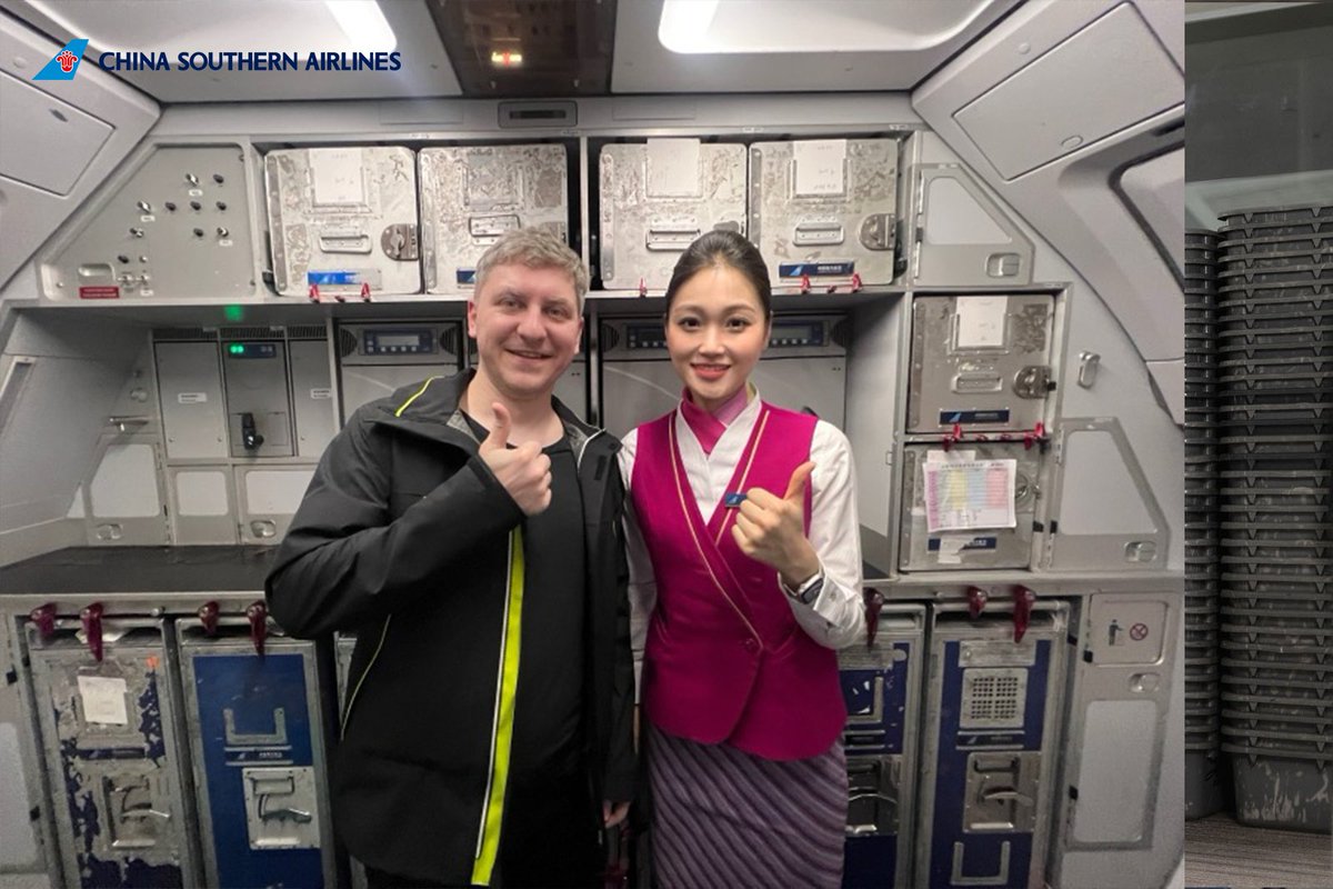 😊On World Smile Day, our flight CZ6503 was filled with laughter and warmth. Our crew's genuine smiles made sure every passenger enjoyed their journey. #ImpressionofCSAir #FlyWIthCSAir #CSAir #SmileDay