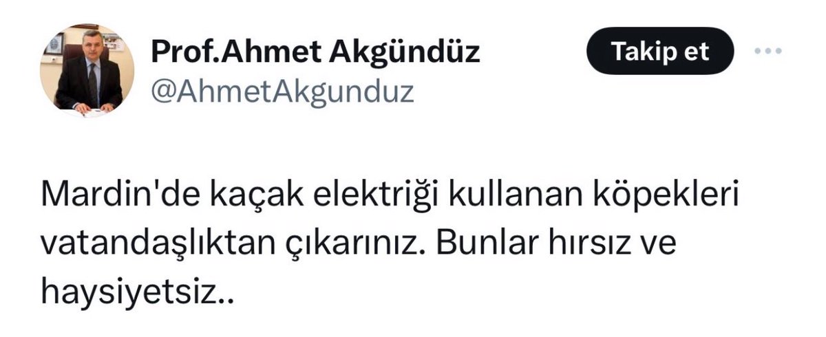 Bu adam Hollanda'da kaçak yaşadığı zaman, elektriği, suyu, ekmeği bedavaydı.Sahte belgelerle rahmetli İzzettin Yıldırım ve Sıddık Şeyhanzade'ye iftira attı. Yalan secarelerle Said-i Nursi'nin Kürt olmadığına dair kitap yazdı.Tahir Elçi'ye hakaret etti.Şimdi de bu tvit ama silmiş