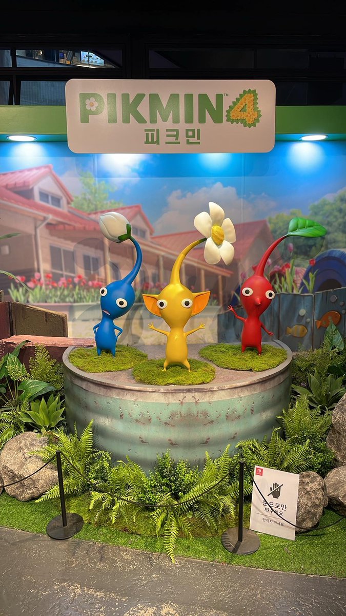 My friend living in Korea sent me this picture. It’s at I’Park Mall in Yongsan. I hope #Pikmin will get more popular there, too!