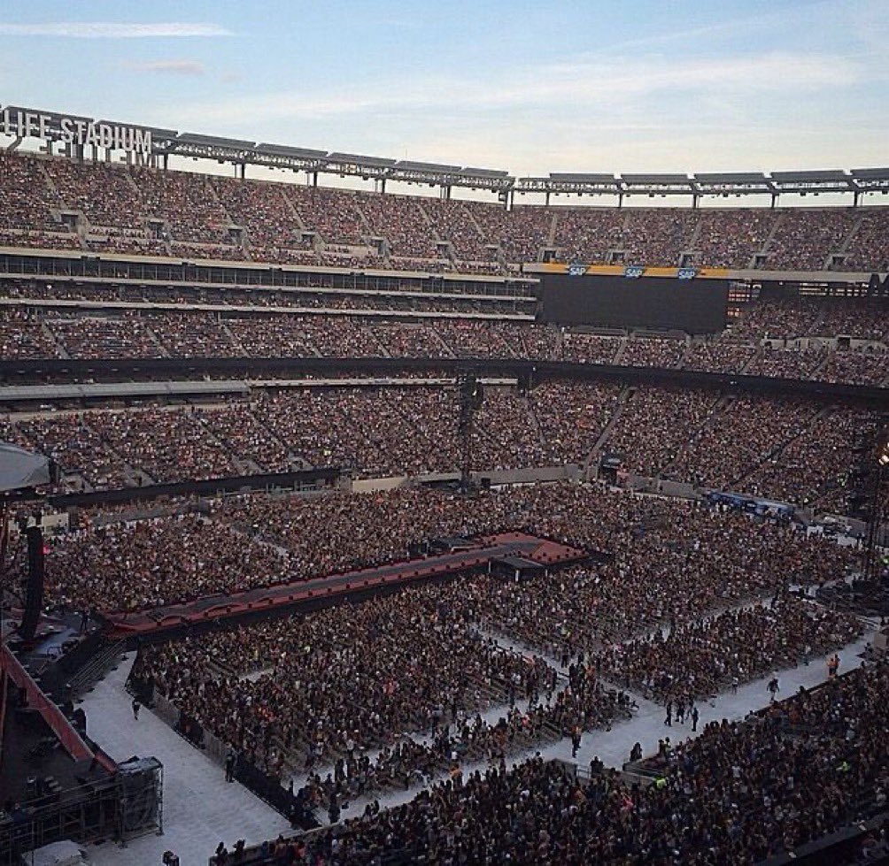 @leslibless This is 80,000 people. He had nowhere near this many people.