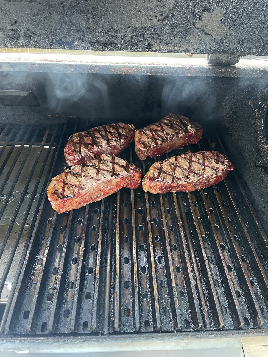 martois's tweet photo. Grilling season has begun! #rectec #smokedmeats #beef https://t.co/rMUarVtJ3t