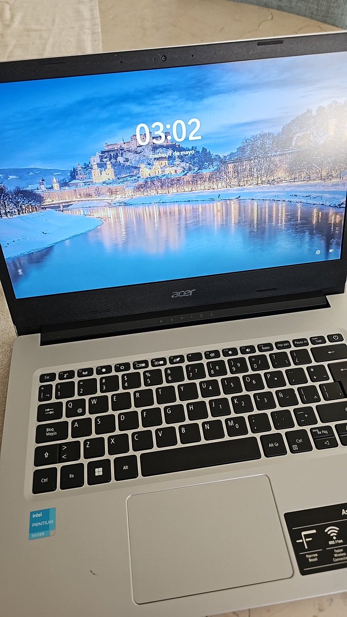 manuelgomezj's tweet photo. Que bien se siente cuando le mandas al cliente el mensaje de que su equipo que no encendía ya esta listo. #acer #laptop #soportetecnico #soportemexico #manuelgomez https://t.co/w0k4UcuwP0