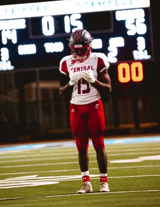 IzzyFoz15's tweet photo. I am blessed to announce that I will be attending Southern Utah University to continue my dream of playing football and getting my college degree 🙏🏾Excited to be moving to Cedar City in two weeks to start my college career!Thank you Central for preparing me for this next chapter https://t.co/4vrq0tzm1D