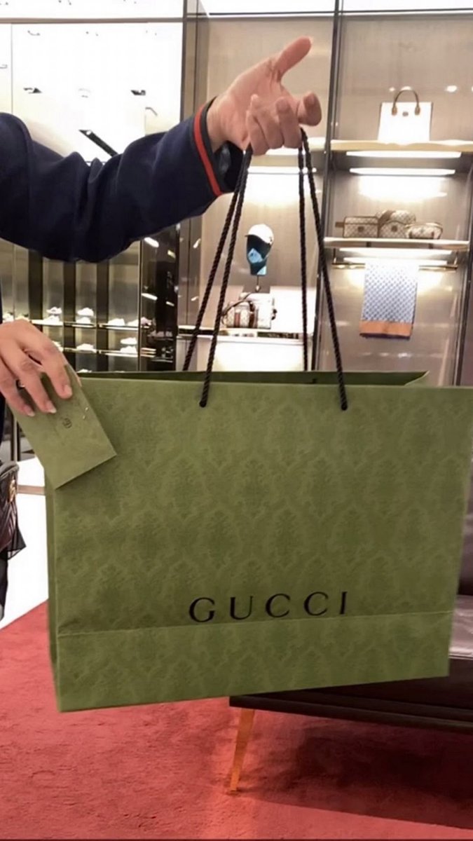 أنت الحضور اللي شغلت الأماكن
و أنت الغياب اللي ما يملى مكانه 🤍