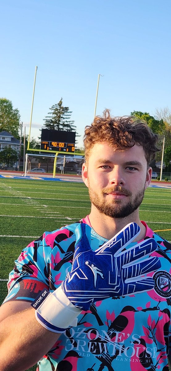 Shout out to <a href="/JeffShuk/">Jeff Shuk</a> and Shuk GoalKeeping for partnering with <a href="/lansingcommonfc/">Lansing Common FC</a> and providing GK gloves to our boys. @seanomeara115 his First day with the gloves...#cleansheet