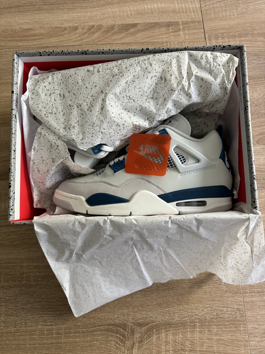 @SellKicksSunday Size 9.5 Retail + your label