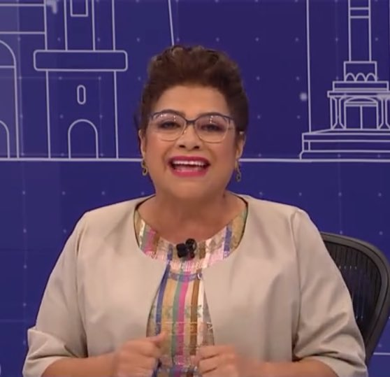sopitas's tweet photo. ¿Quién sabe por qué se confundió el moderador? #DebateChilango https://t.co/5tnlaOZmBd
