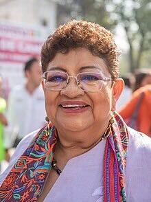 sopitas's tweet photo. ¿Quién sabe por qué se confundió el moderador? #DebateChilango https://t.co/5tnlaOZmBd