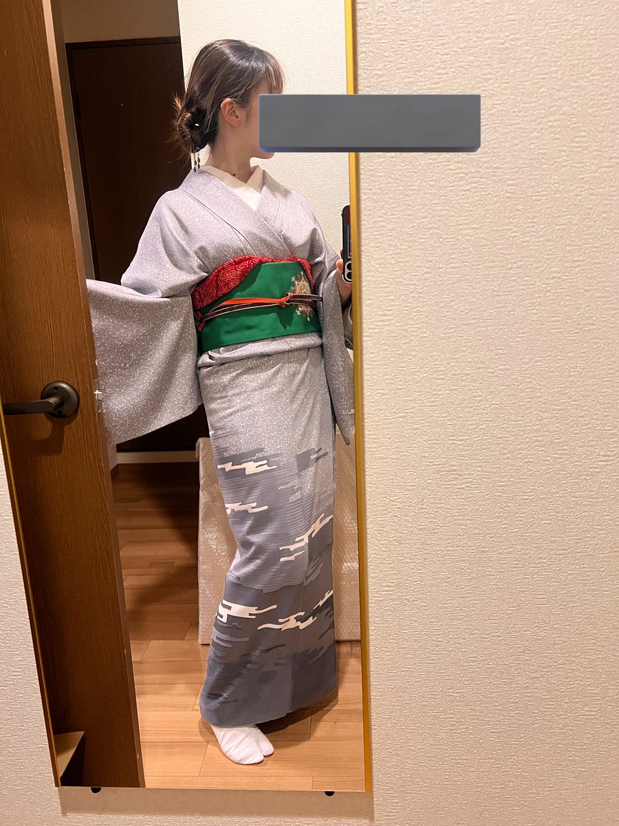 ring_se_'s tweet photo. 昨日個展が終了しまして、会期中3回着物で在廊していたので写真まとめ！
①付け下げ正統派
②単衣小紋正統派
③単衣紬和洋折衷

#着物コーディネート #きもの #着物 #キモノ #kimono  #着物自画撮り部 #着物女子 #正統派 #和洋折衷 #みぞんのえ https://t.co/VYkkJZ20wS