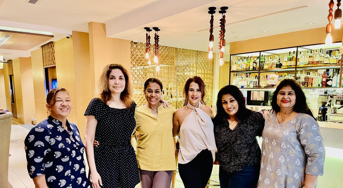 Farzana Aqib the leading English poetess and author of the world, attended a reception in honour of her by the Sri Lankan national origin Book club, the Sri Lankan National author and writers gave her a warm welcome here in Colombo at Hilton , Her work was praised by the club,