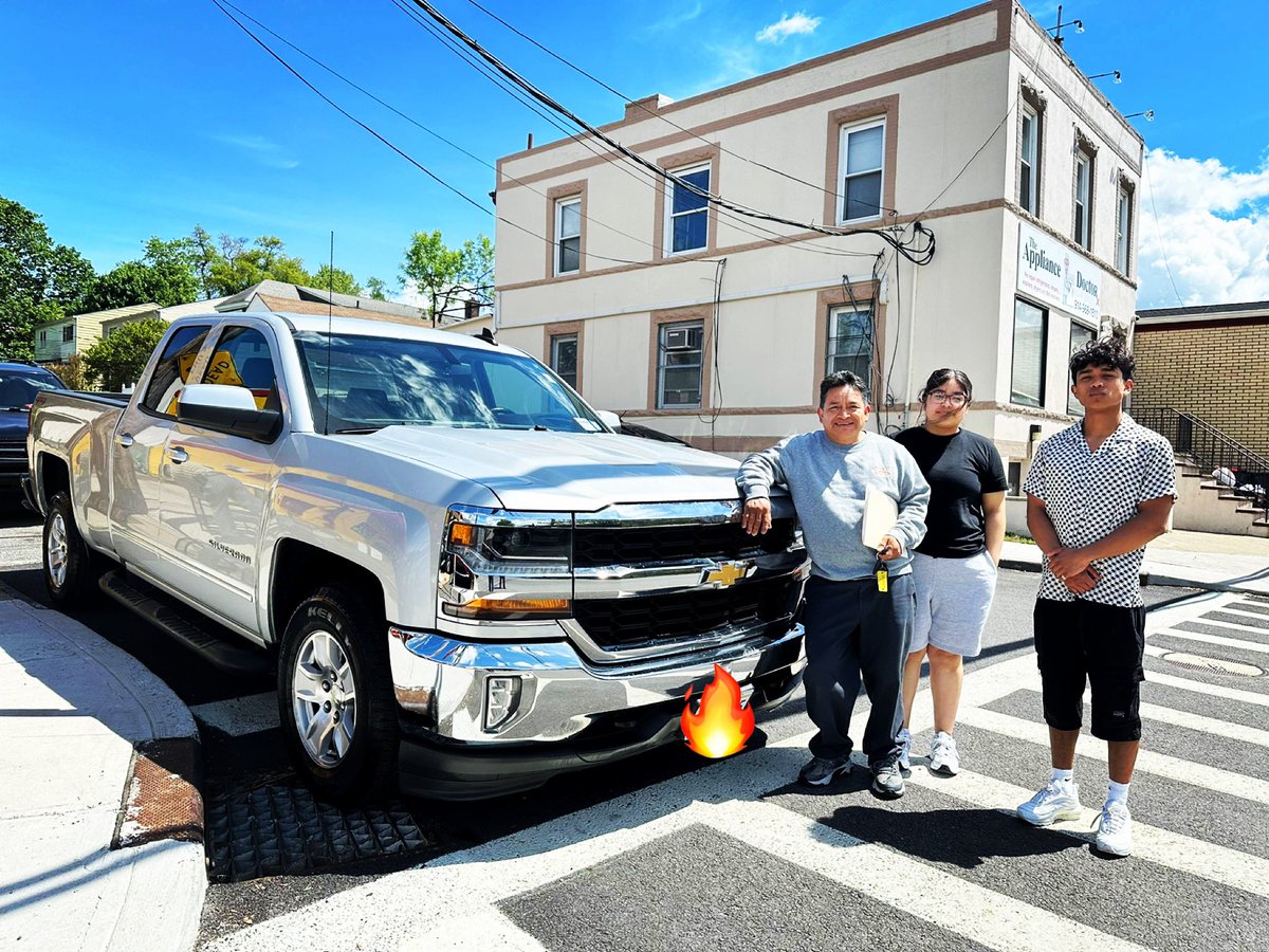 Congratulations to the new owners of this beautiful Chevrolet Silverado 1500! @deleonmichauto Thank you & we hope you enjoy it! Over 17,000+ vehicles sold! We are online 24/7 at deleonmichauto.com #love #congratulations #thankyou #deleonauto #yonkers #weloveourcustomers