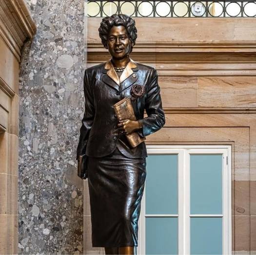 A new statue at the US Capitol honors Arkansas #CivilRights activist Daisy Gatson Bates. pnsne.ws/4dDv7eF