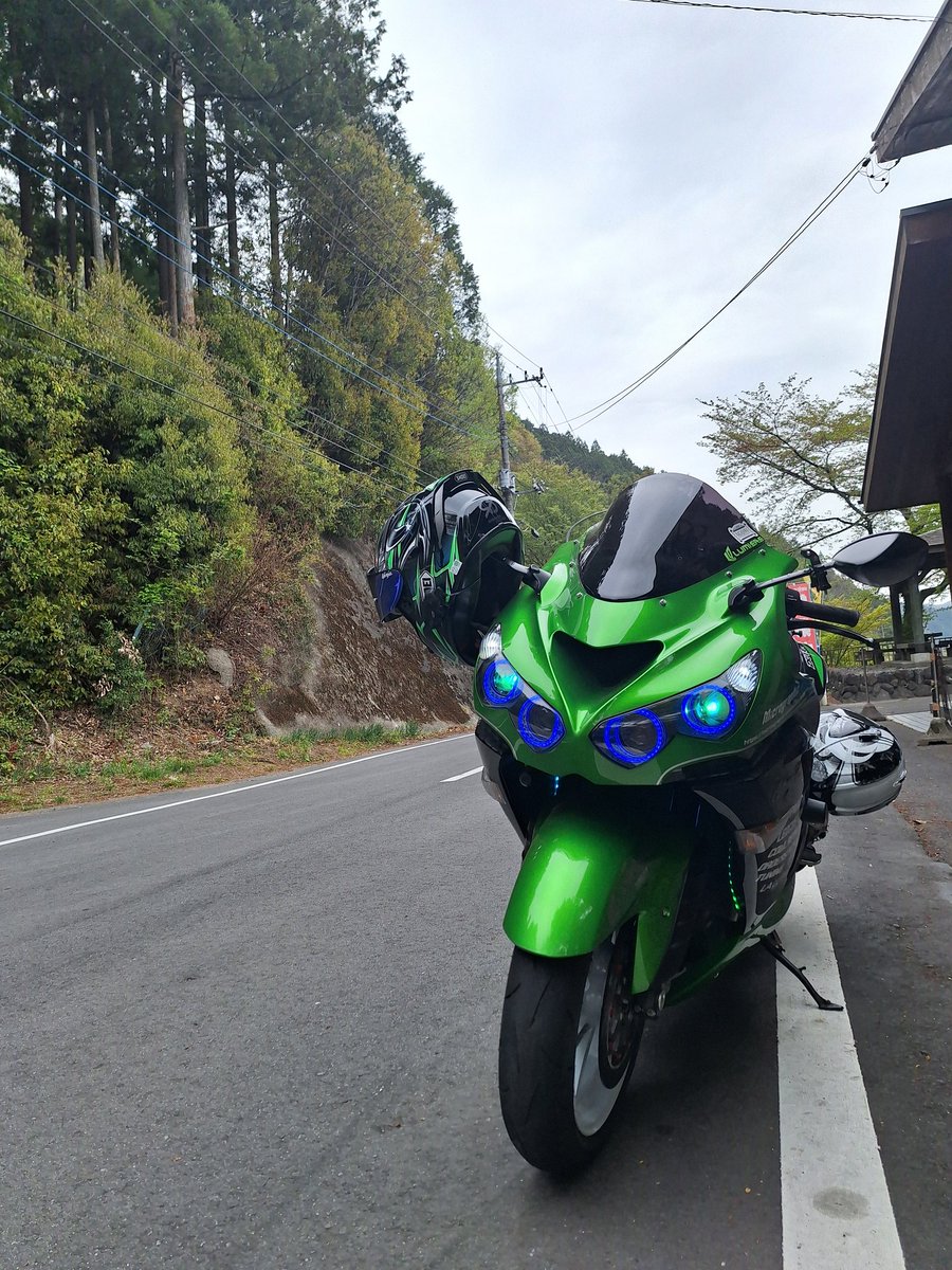 #無言でKawasakiのバイク乗りは写真を載せる