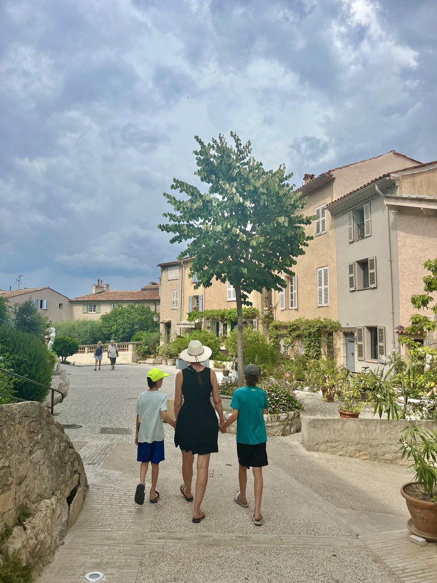 Happy Mother’s Day to all the moms out there. My boys are my heart and I love they share my love of traveling and exploring the world 💝