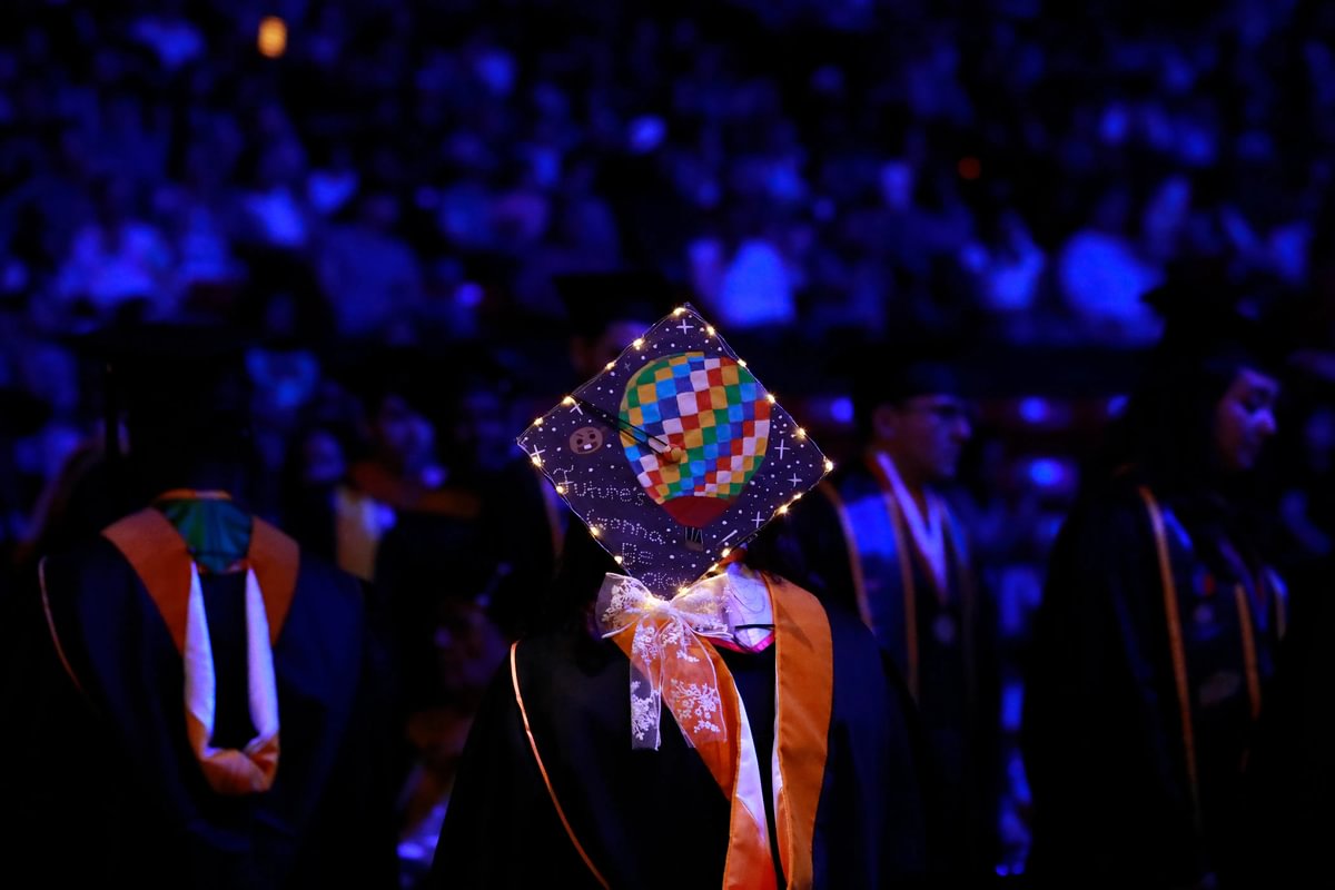 Congratulations to the graduates of the School of Pharmacy (@UTEPSOP), the Woody L. Hunt College of Business and the College of Science. A big #PicksUp to them and the more than 3,000 new UTEP alumni we recognized this weekend! #UTEPGrad ⛏️🎓