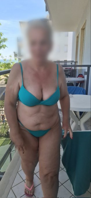 Good morning sexy friends 🧡 we are in Austria again but we had a nice weekend in Italy, we loved it.<a href="/tag/milfmonday"class="tags"><span>#milfmonday</span></a>