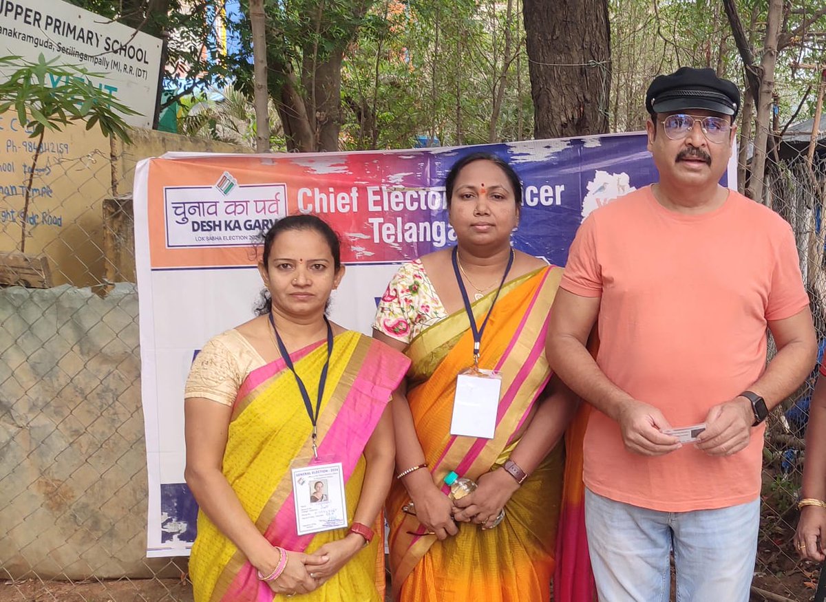 VIPs, Film Actors Sri Murali Mohan Sir and Sri Naresh garu casting their vote at Nanakramguda. 52-Serilingampally AC, 10- Chevella PC, Rangareddy District.@CEO_telangana #ecispokesperson #Election2024 #ECI #DeshKaGarv #LokSabhaElections2024📷📷📷@CollectorRRD