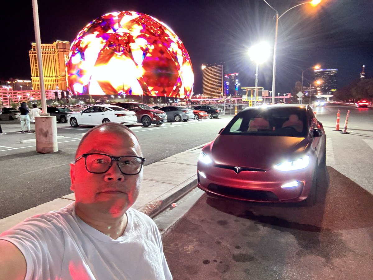 sherwinmdev's tweet image. Finally went to check out the @SphereVegas. No more parking so I took some quick shots. Pretty amazing up close. 

#tesla #teslamodelx #modelxplaid #sphere #spherevegas