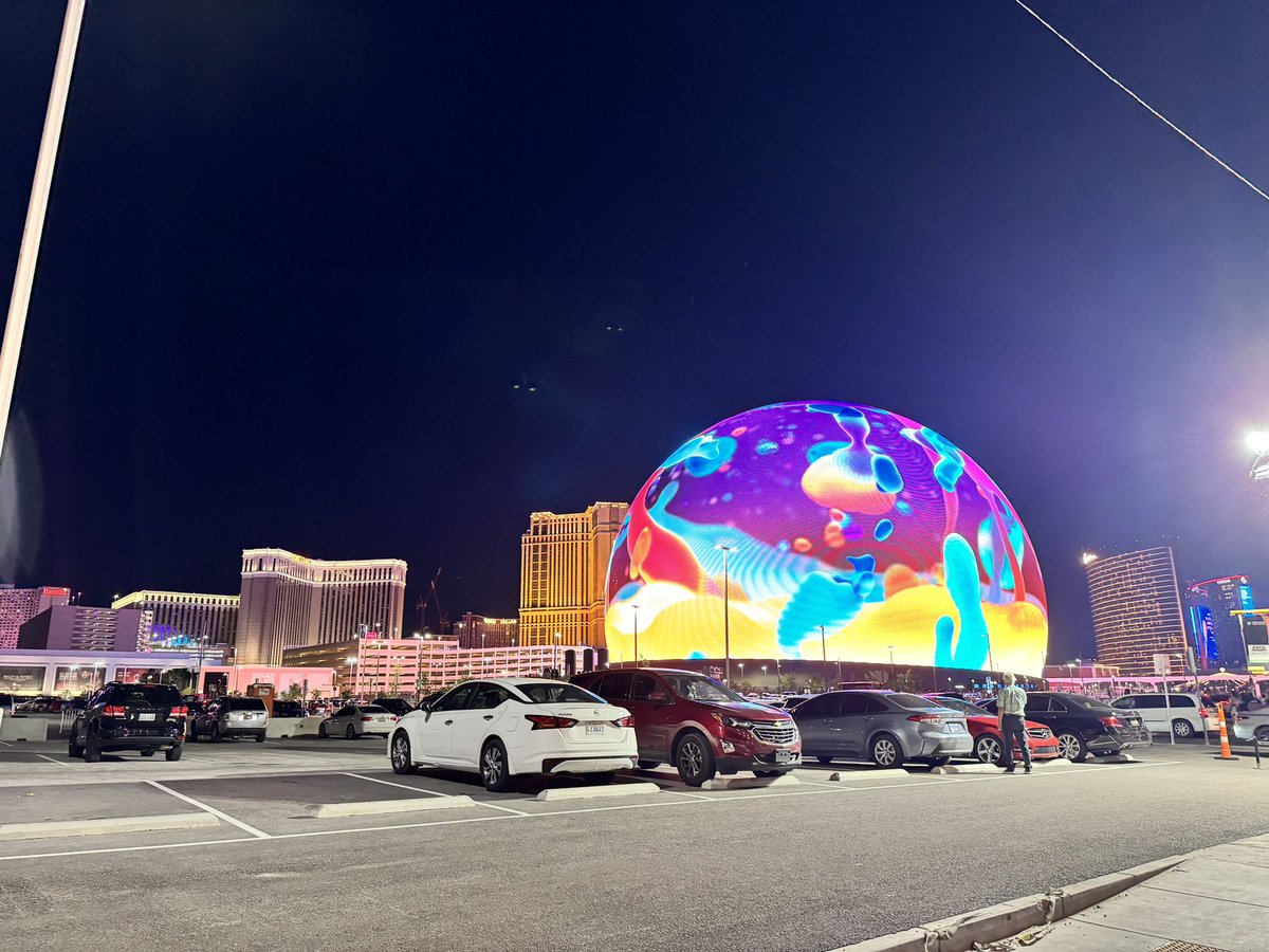 sherwinmdev's tweet image. Finally went to check out the @SphereVegas. No more parking so I took some quick shots. Pretty amazing up close. 

#tesla #teslamodelx #modelxplaid #sphere #spherevegas
