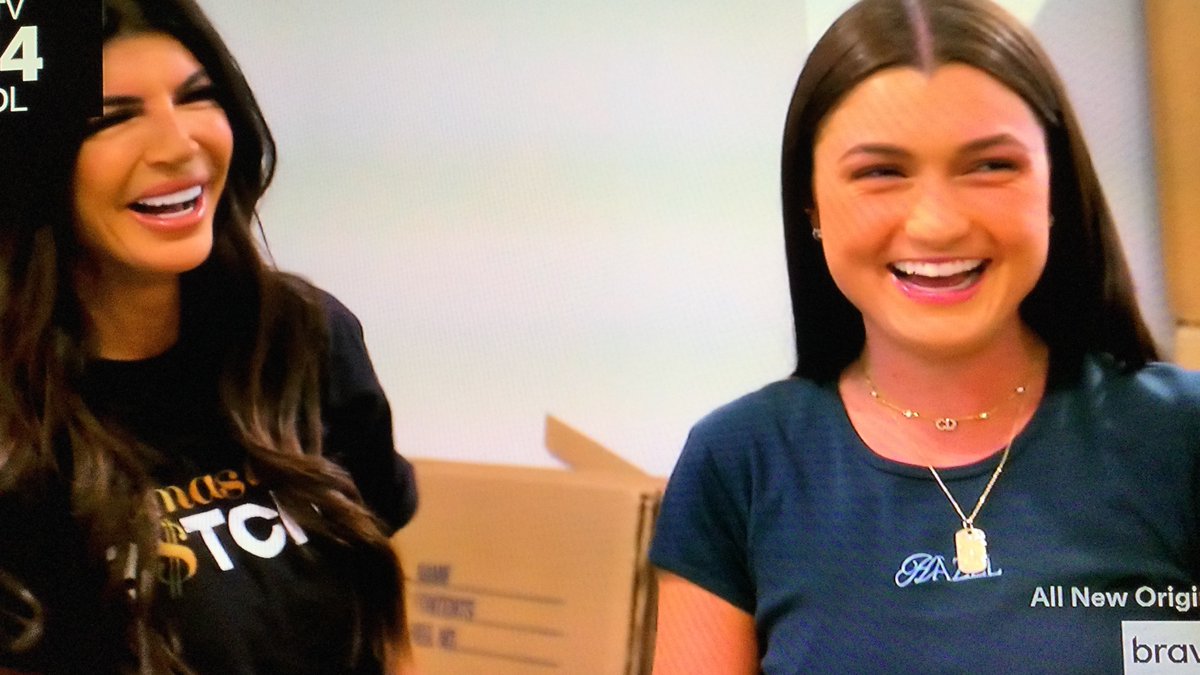 It's good to see Teresa's daughters doing well and looking happy, after all the sadness they went through as kids with both parents going to prison.
#RHONJ #RealHousewivesofNewJersey