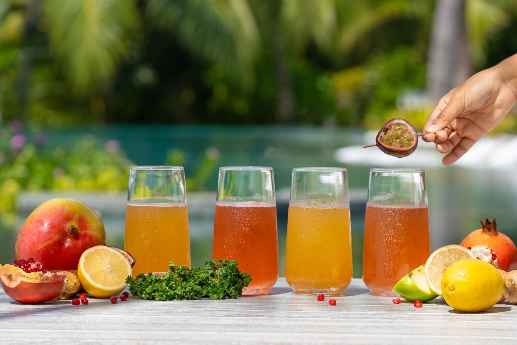 Give your microbiome an extra dose of nourishment this summer. Sparkling with tropical flavours, our homemade kombuchas are rich in probiotics that feed the good bacteria in your gut.

#JOALIBEING #Weightlessness #Wellbeing #Maldives #SummerOfWellbeing