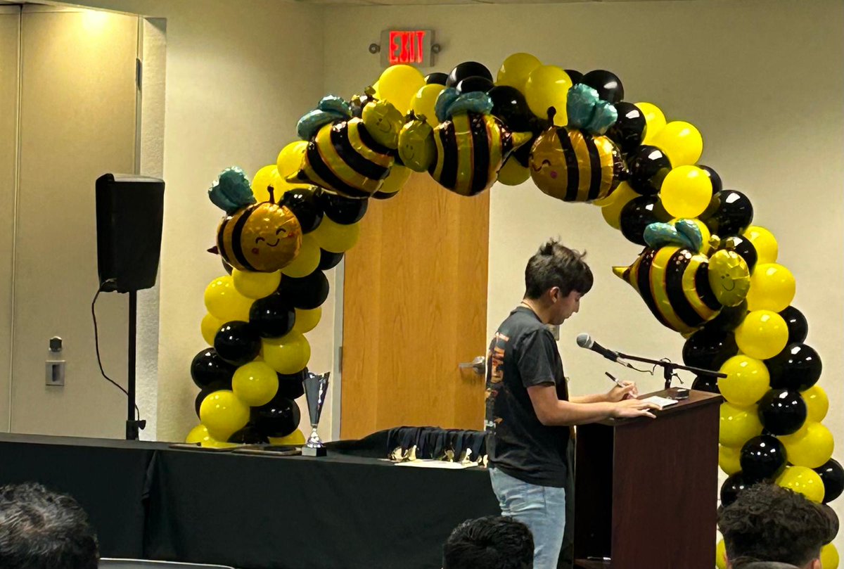 EPISD Dual Language (@episd_duallang) on Twitter photo CL apoyando a nuestros estudiantes Bilingües Energentes, Después de 21 rounds Diego Hernández-Salinas de Wiggs Middle school logró el primer lugar, seguido por Emiliano Fernán Martínez de Mesita Elementary School y gracias a Shaheli De Silva por su participación. <a href="/ELPASO_ISD/">El Paso ISD</a> CL apoyando a nuestros estudiantes Bilingües Energentes, Después de 21 rounds Diego Hernández-Salinas de Wiggs Middle school logró el primer lugar, seguido por Emiliano Fernán Martínez de Mesita Elementary School y gracias a Shaheli De Silva por su participación. <a href="/ELPASO_ISD/">El Paso ISD</a>