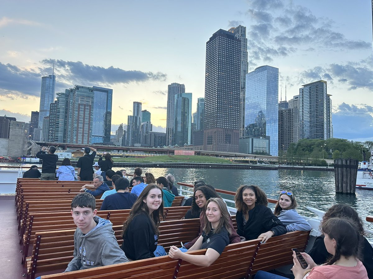 IT_with_HD's tweet image. #ourbmsa BPA members spent the day engaging in leadership workshops and industry certification testing and later experienced the history and engineering behind Chicago architecture on a river boat and explored the Navy Pier. They wrapped the day with competition preparations