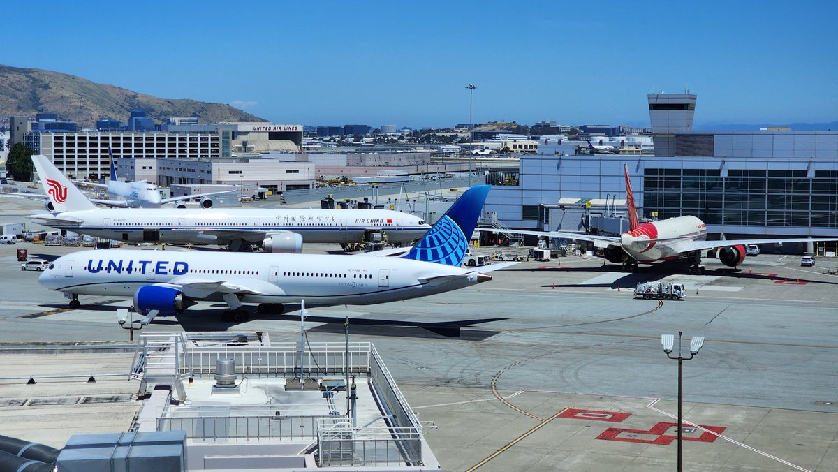 Indo-Pacific action in San Francisco with Air India, United Airlines, and Air China. 😅 #Avgeek #SFO