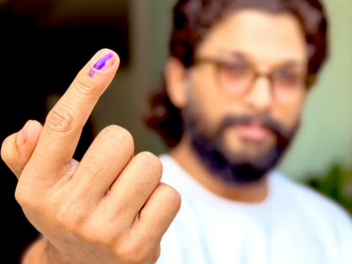 Allu Arjun casts his vote in Hyderabad,fingers inked, says ‘this day will shape the next 5 years for his country.’ #feedmile #AlluArjun #elections #inked #Hyderabad