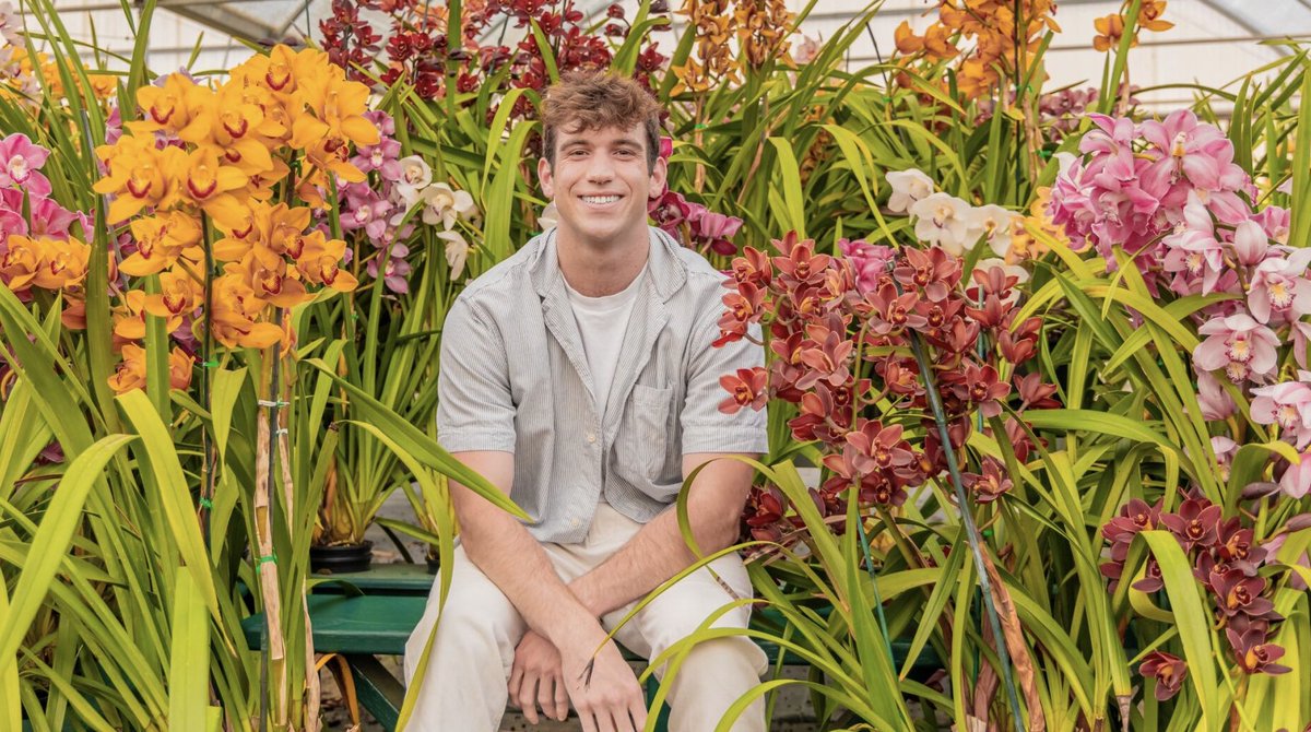 An extra week to snap a photo in our orchid greenhouse! A must-see!  🌸
