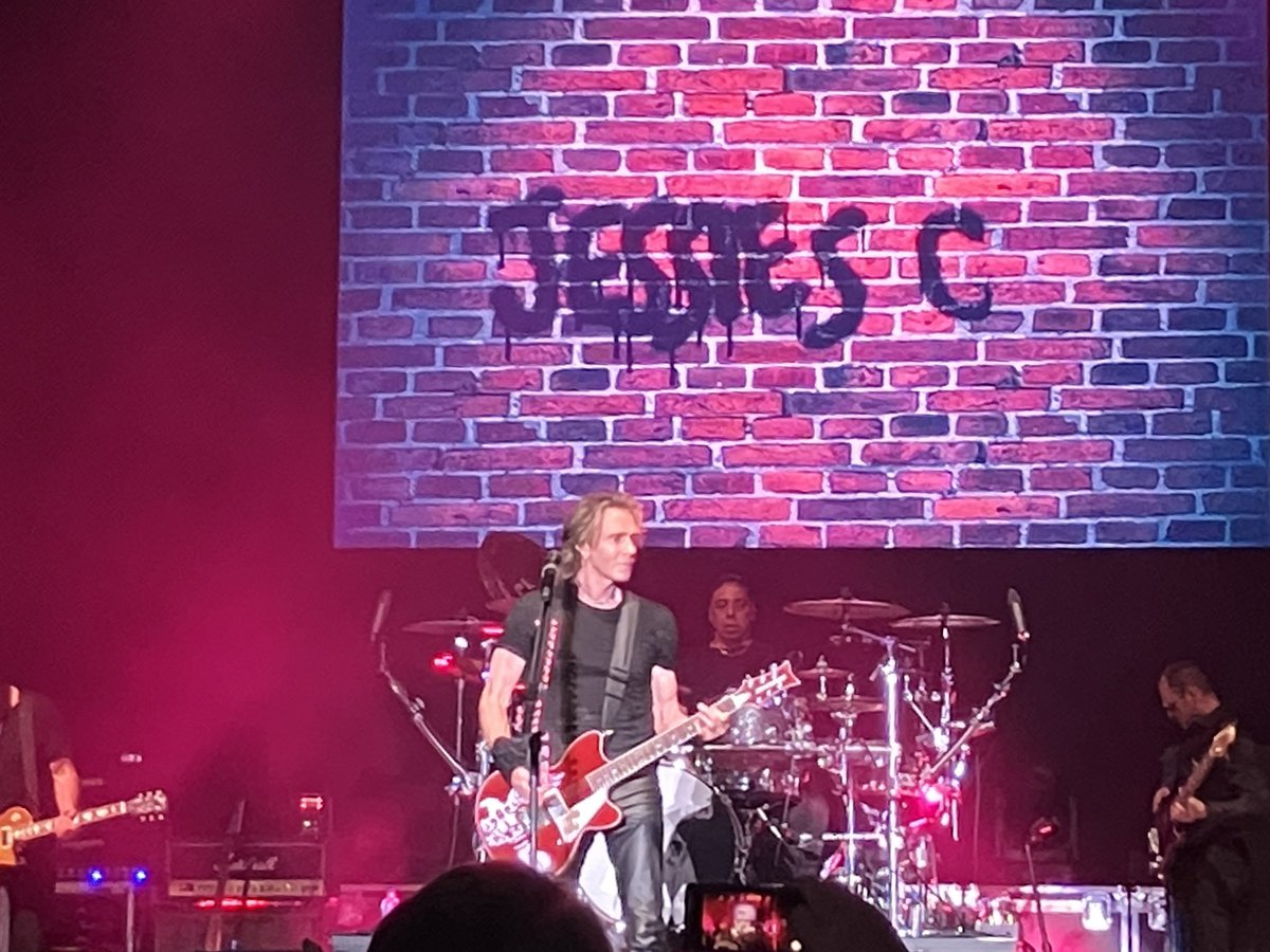 🎸  Thank you, Rick Springfield, for visiting Alabama and playing in Tuscaloosa tonight! #Our67 #JessesGirl 🎶 @rickspringfield @VisitTuscaloosa