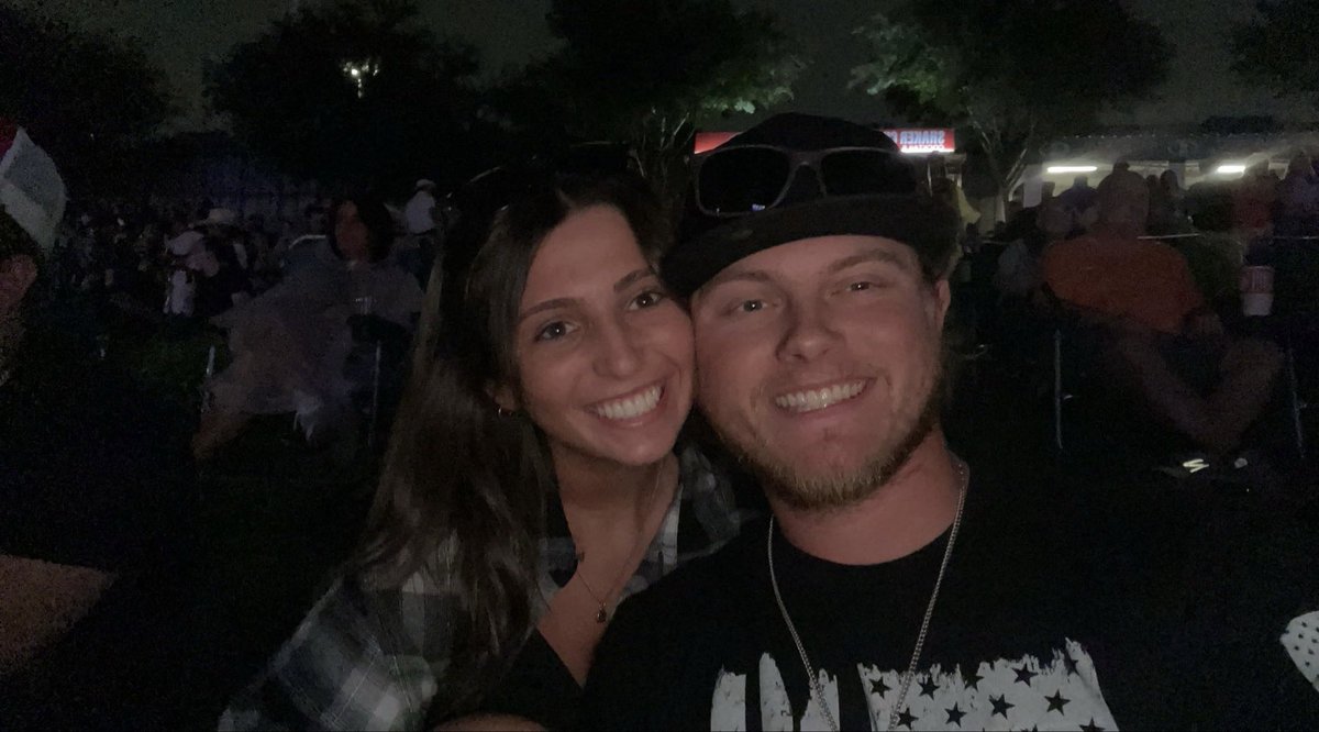 kaileehays's tweet photo. Cody Jinks!! 🫶🏻 https://t.co/Vxxa2f0eDH