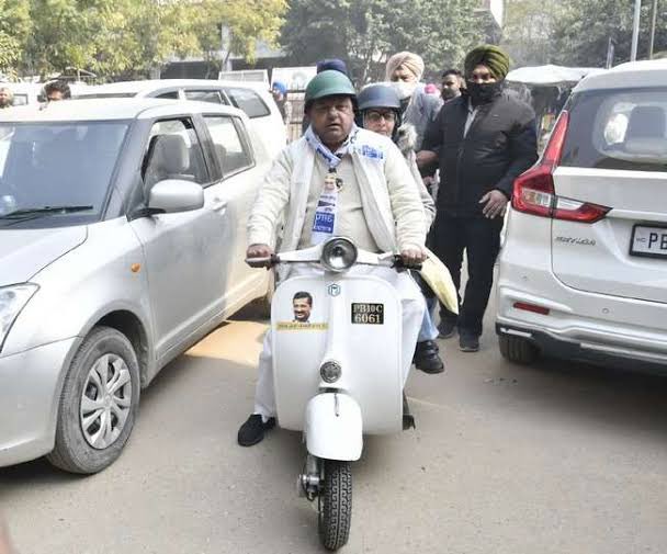 Just saw a post about AAP MLA from Ludhiana West, Gurpreet Gogi! 🛵 From reaching to file his MLA nomination on a scooter to cruising in his Porsche now! What a transformation! 😍 Hard work really pays off.
